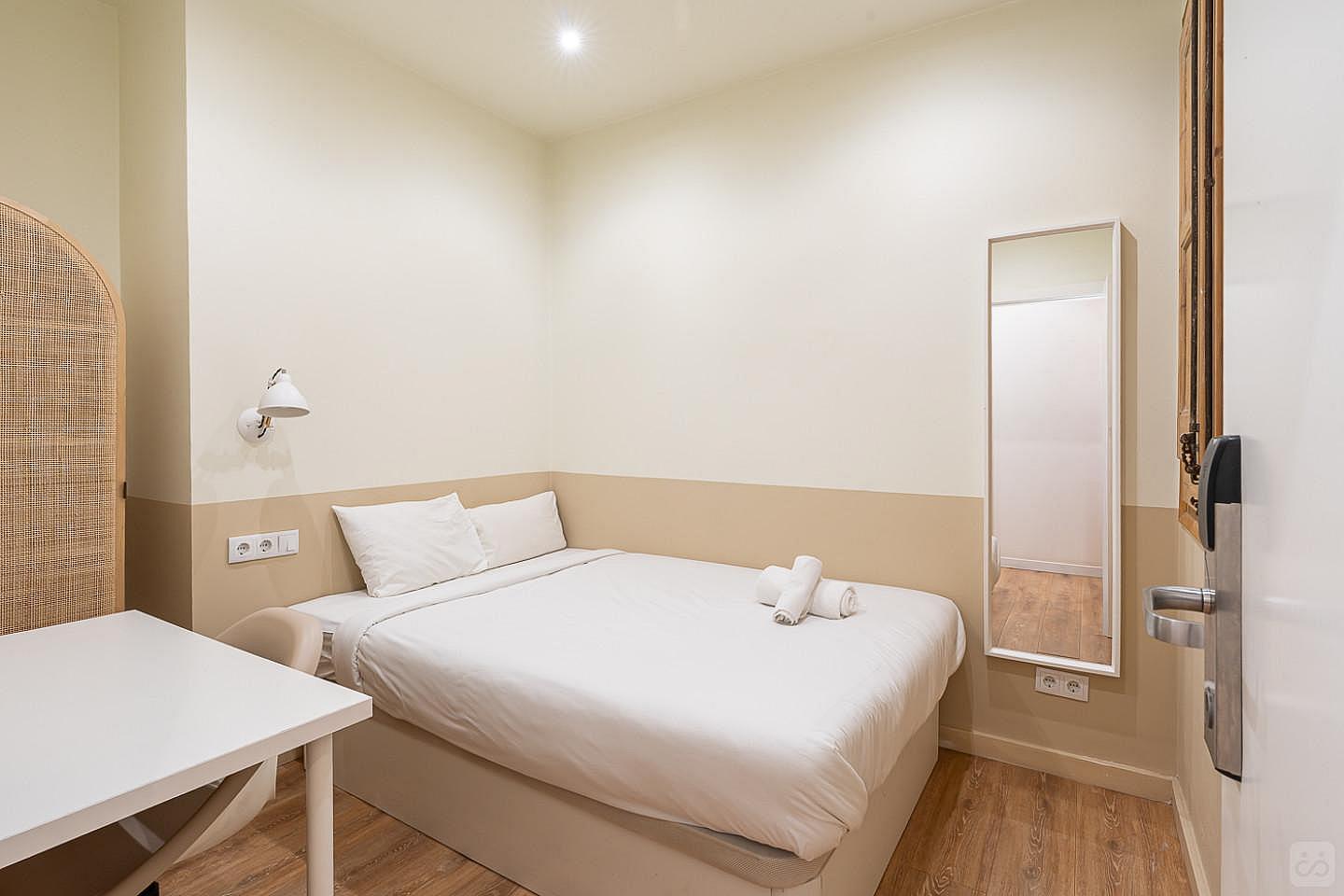 Full Room With Shared Bathroom - Gorgeous apartment near Sagrada Familia Collective - Gallery - 1