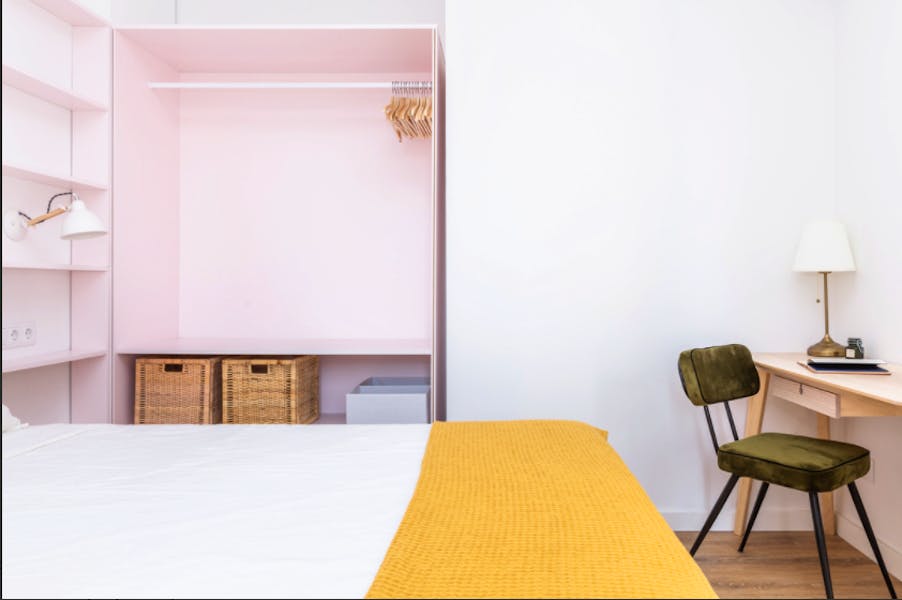 Large Bedroom - Gorgeous apartment near Sagrada Familia Collective - Gallery - 2