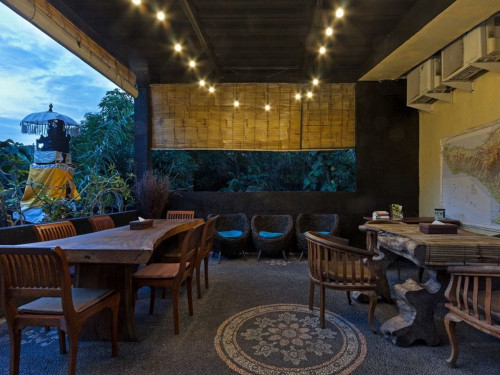 Exotic Jungle Villa w/ Coworking + Rooftop Deck
