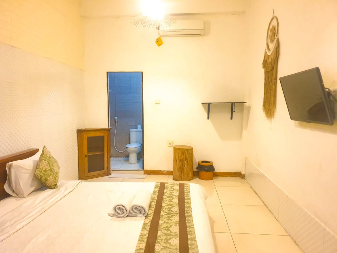  Basic Suite - No Window  -  Exotic Jungle Villa w/ Coworking + Rooftop Deck  - Gallery -  1