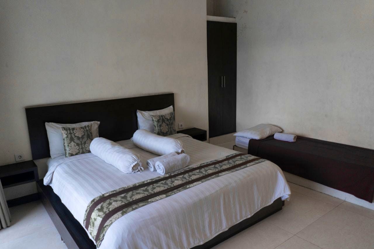  Suite With Window  -  Exotic Jungle Villa w/ Coworking + Rooftop Deck  - Gallery -  5