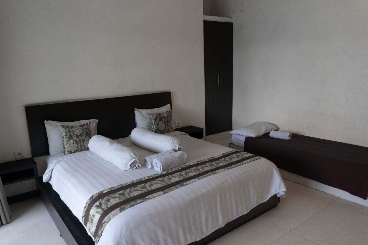  Suite With Window  -  Exotic Jungle Villa w/ Coworking + Rooftop Deck  - Gallery -  3
