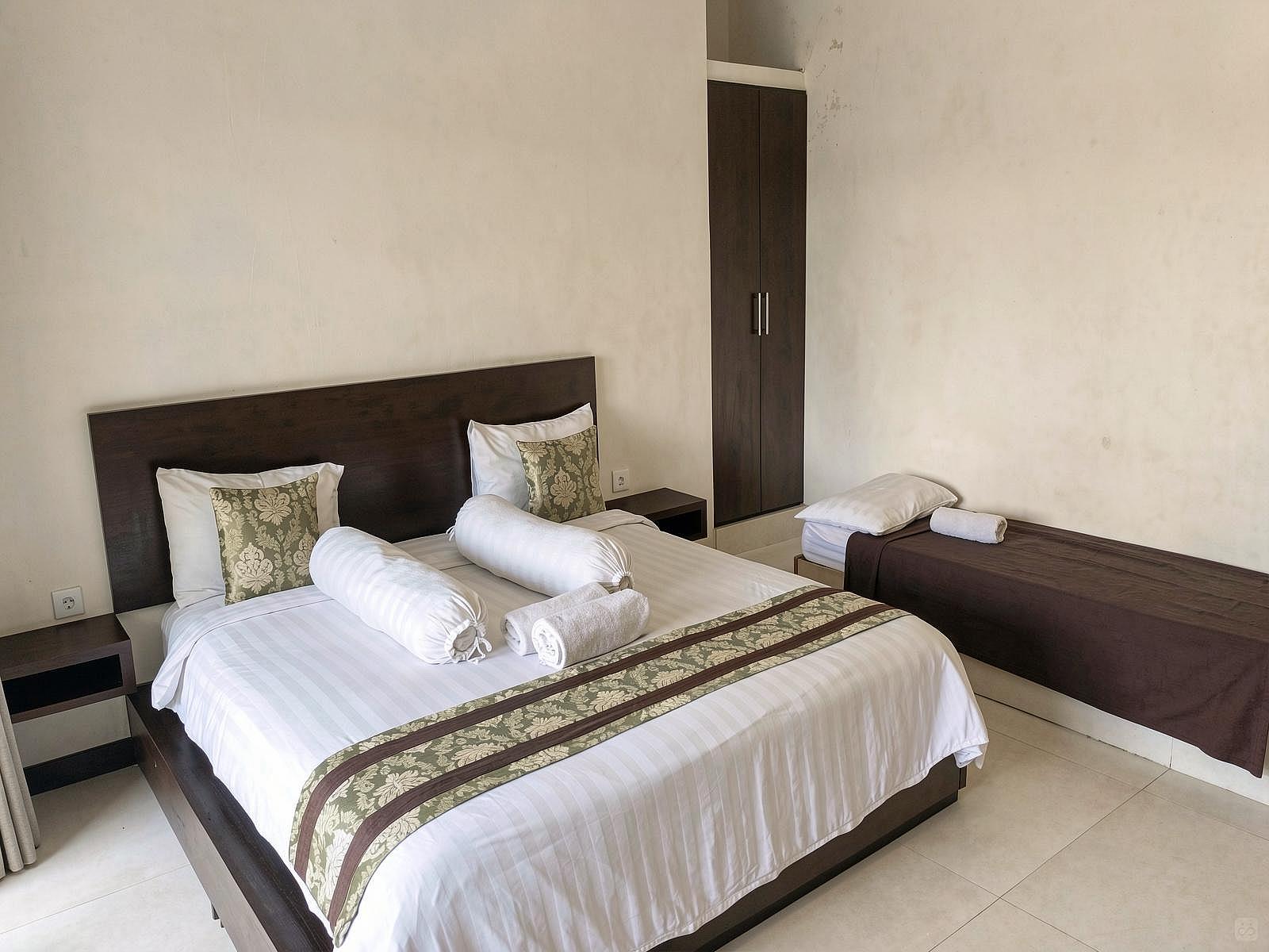  Suite With Window  -  Exotic Jungle Villa w/ Coworking + Rooftop Deck  - Gallery -  1