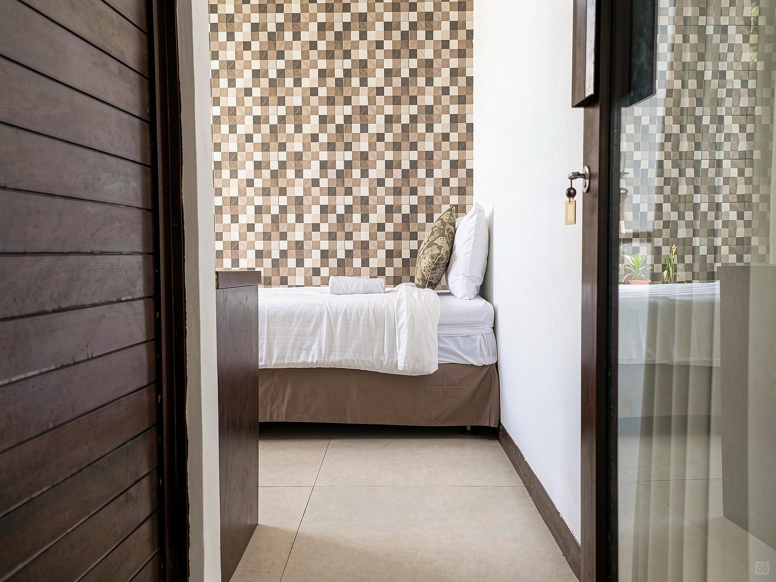  Single Room  -  Exotic Jungle Villa w/ Coworking + Rooftop Deck  - Gallery -  1