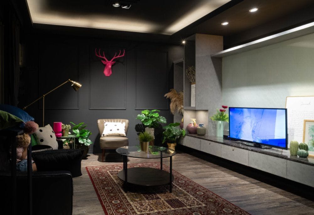 Trendy Urban Style Apt. w/ Workspace