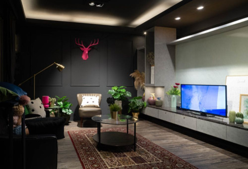 Trendy Urban Style Apt. w/ Workspace