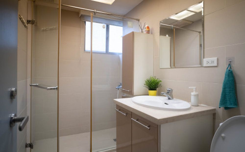 Trendy Urban Style Apt. w/ Workspace