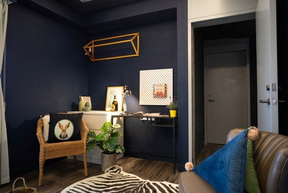 Bed In A 2-Bed Mixed Gender Room - Trendy Urban Style Apt. w/ Workspace - Gallery - 15