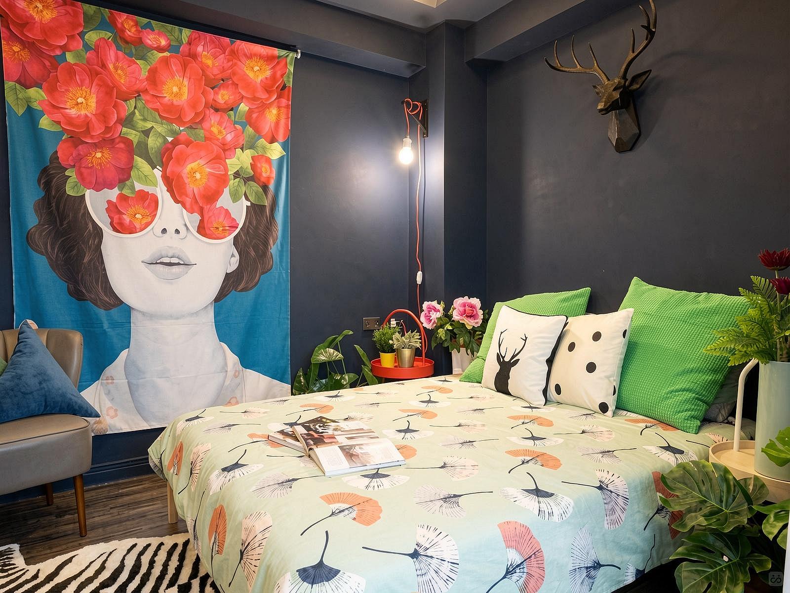 Bed In A 2-Bed Mixed Gender Room - Trendy Urban Style Apt. w/ Workspace - Gallery - 22