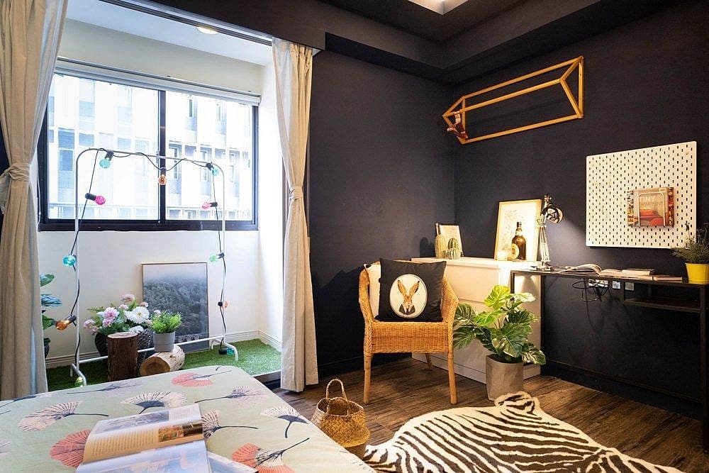 Bed In A 2-Bed Mixed Gender Room - Trendy Urban Style Apt. w/ Workspace - Gallery - 20