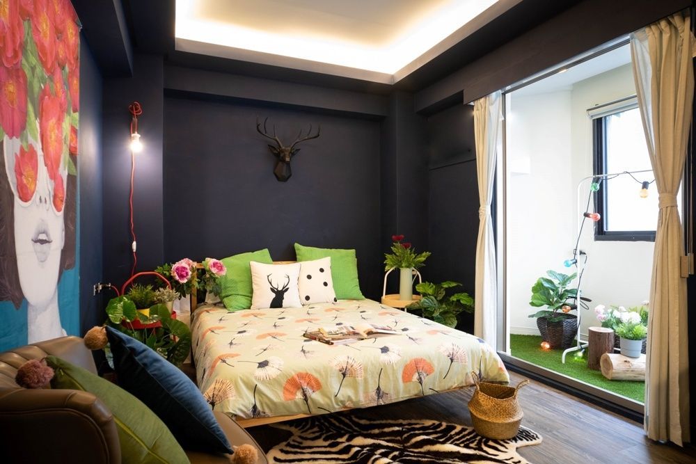 Bed In A 2-Bed Mixed Gender Room - Trendy Urban Style Apt. w/ Workspace - Gallery - 13