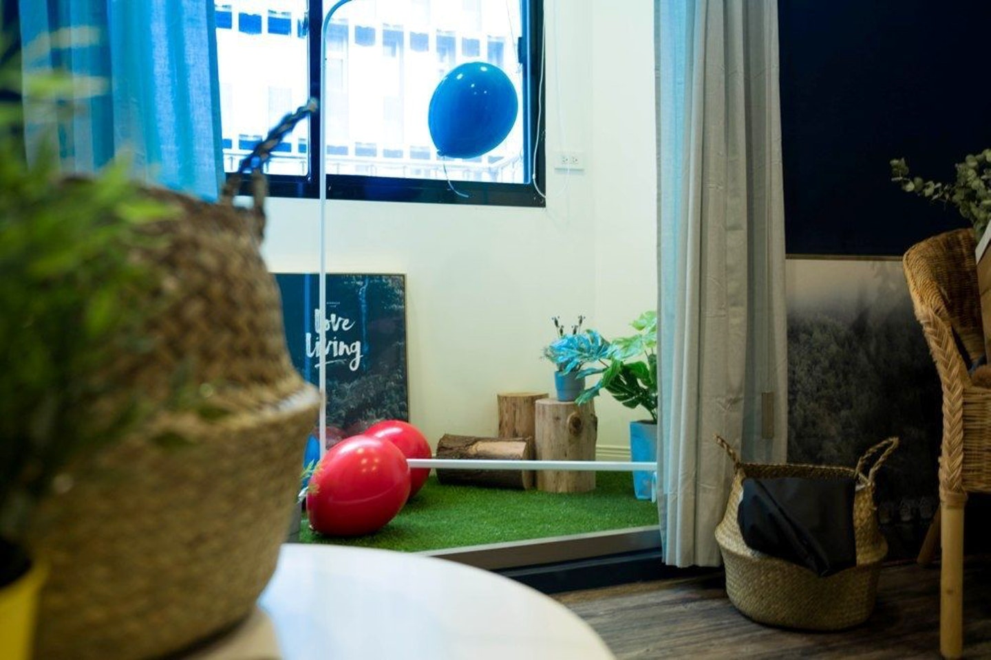 Room B - Single Room - Trendy Urban Style Apt. w/ Workspace - Gallery - 4