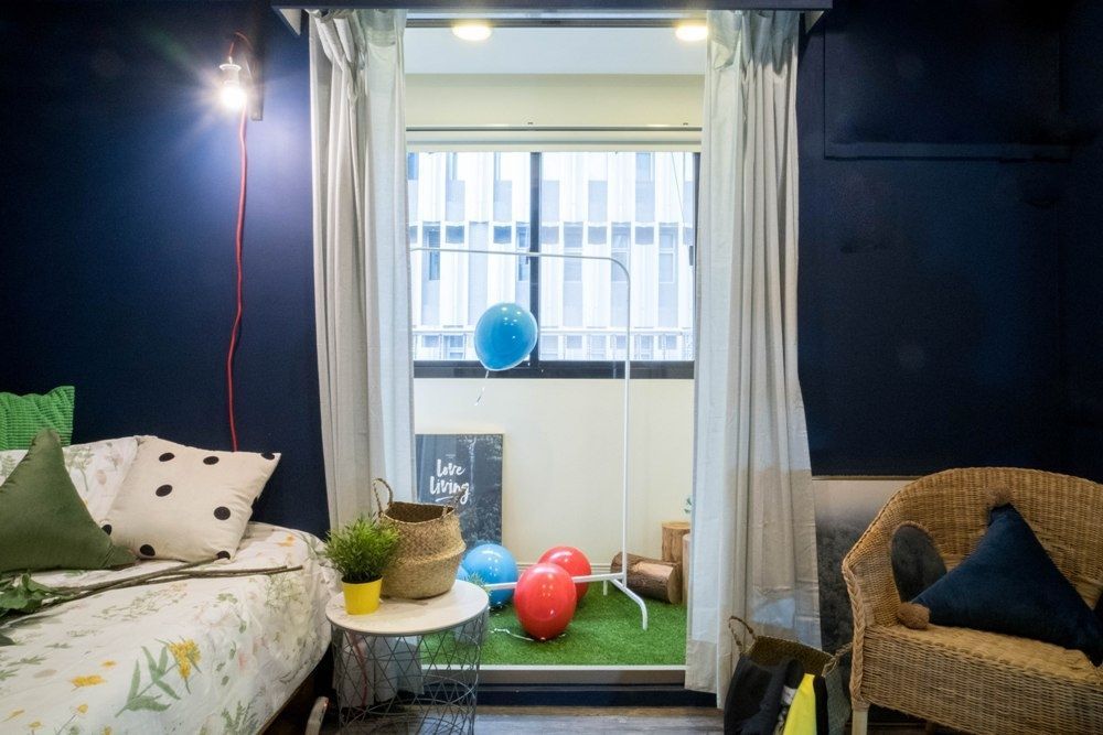 Room B - Single Room - Trendy Urban Style Apt. w/ Workspace - Gallery - 14
