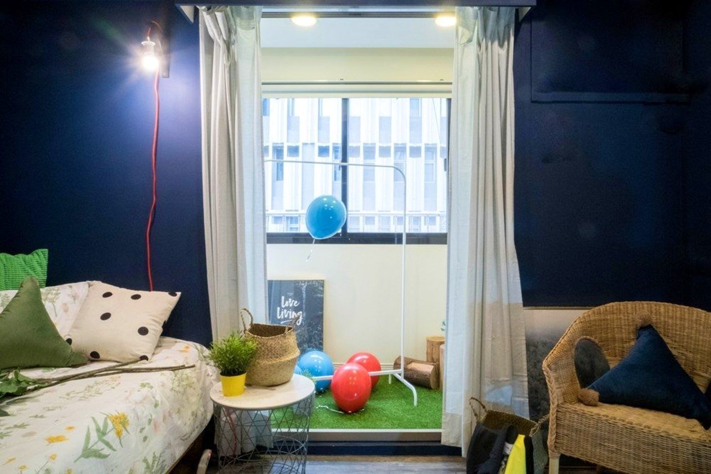 Room B - Single Room - Trendy Urban Style Apt. w/ Workspace - Gallery - 2