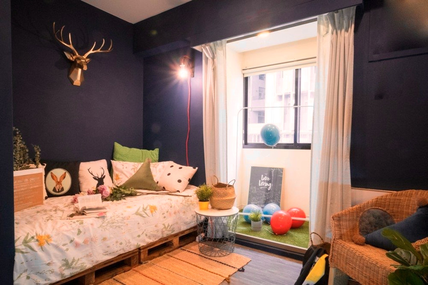 Room B - Single Room - Trendy Urban Style Apt. w/ Workspace - Gallery - 1
