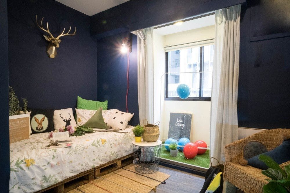 Room B - Single Room - Trendy Urban Style Apt. w/ Workspace - Gallery - 5