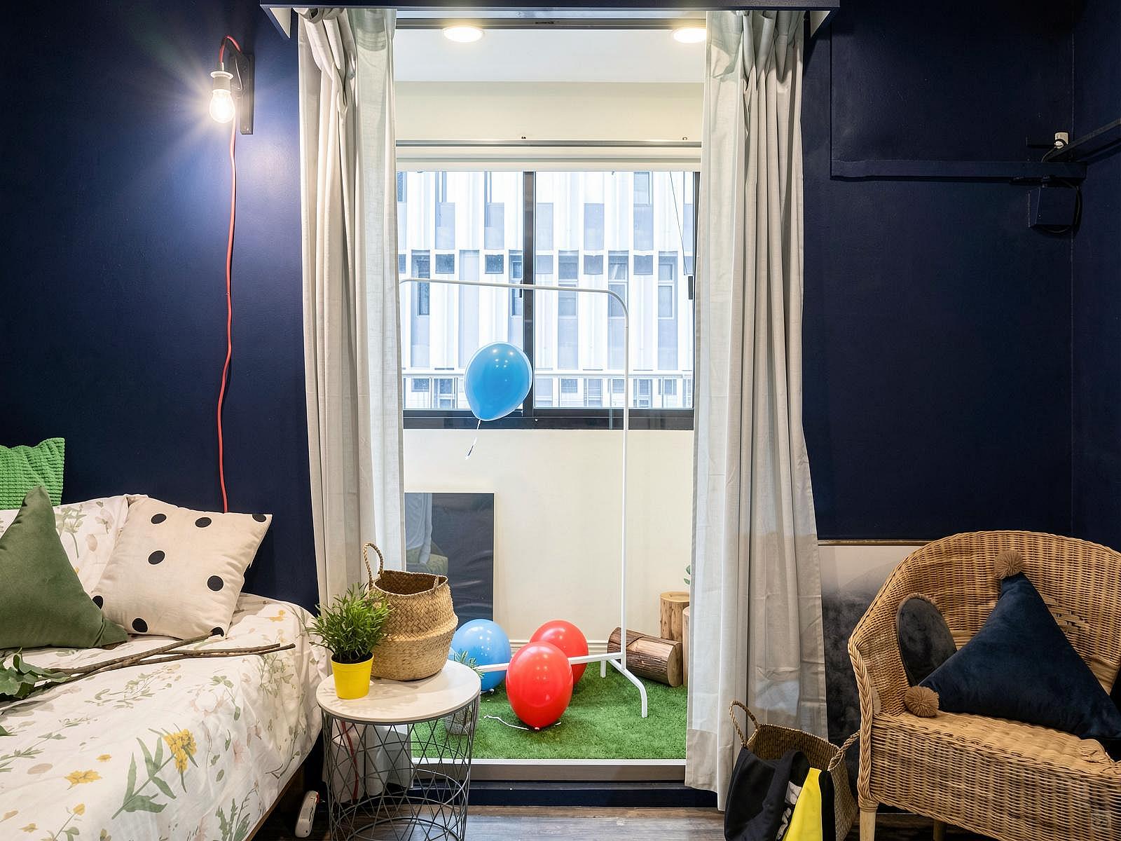 Room B - Single Room - Trendy Urban Style Apt. w/ Workspace - Gallery - 22