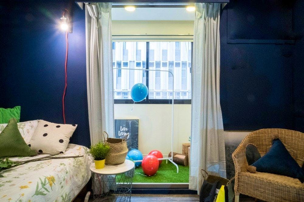 Room B - Single Room - Trendy Urban Style Apt. w/ Workspace - Gallery - 10