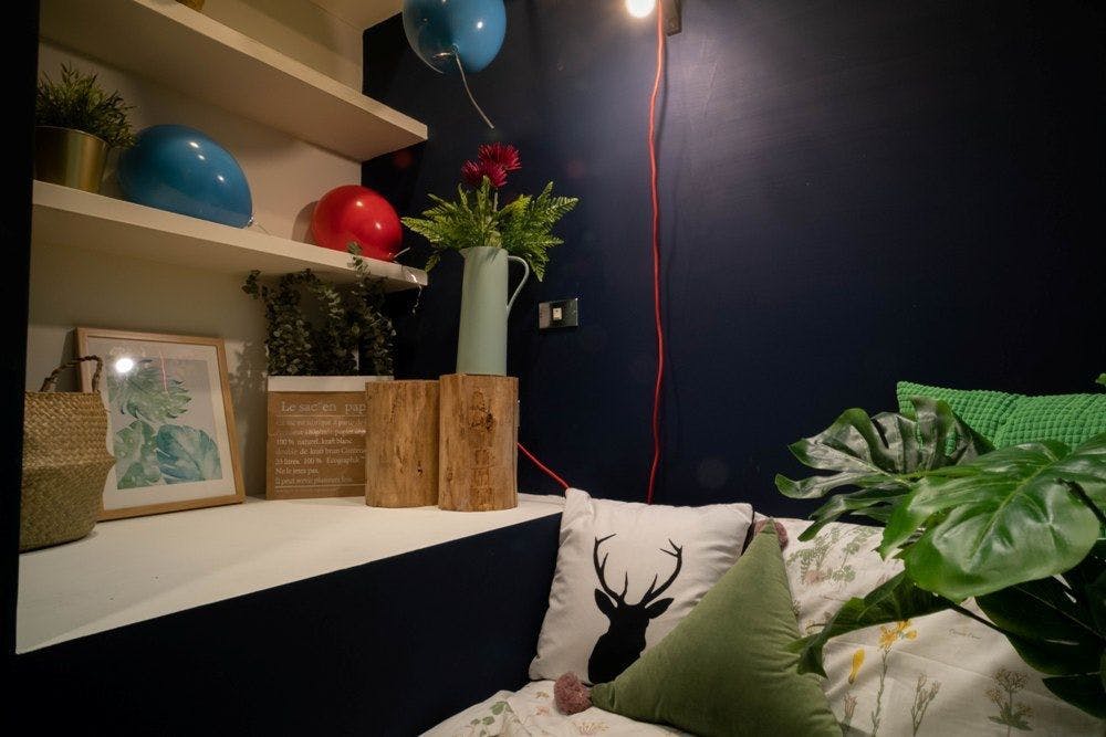 Room C - Single Room - Trendy Urban Style Apt. w/ Workspace - Gallery - 7