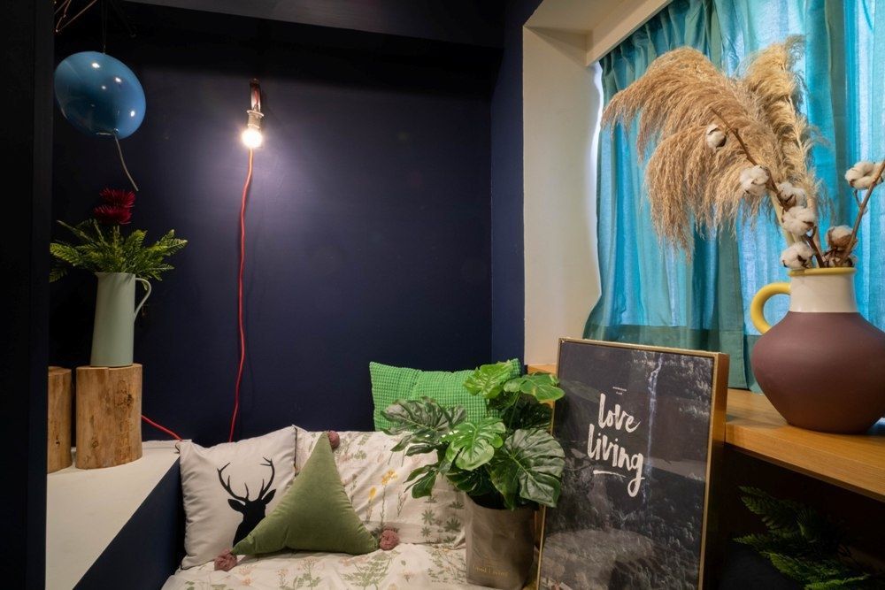 Room C - Single Room - Trendy Urban Style Apt. w/ Workspace - Gallery - 16