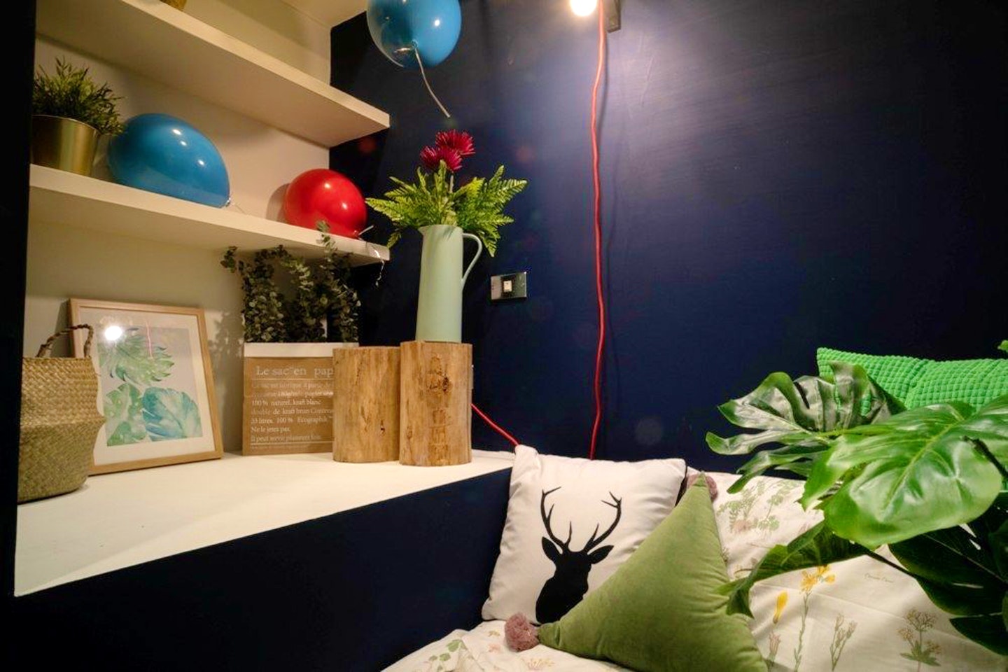 Room C - Single Room - Trendy Urban Style Apt. w/ Workspace - Gallery - 3