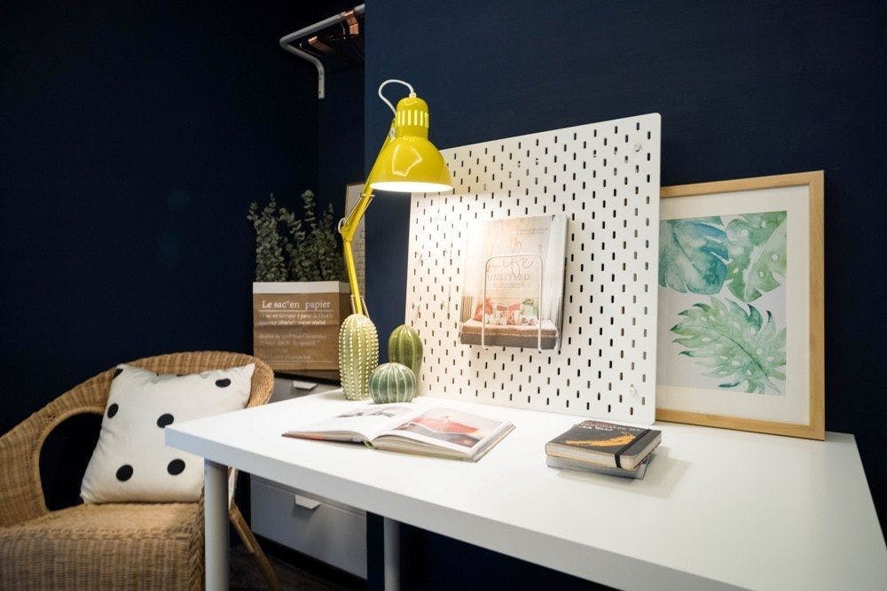 Room E - Single Room - Trendy Urban Style Apt. w/ Workspace - Gallery - 6