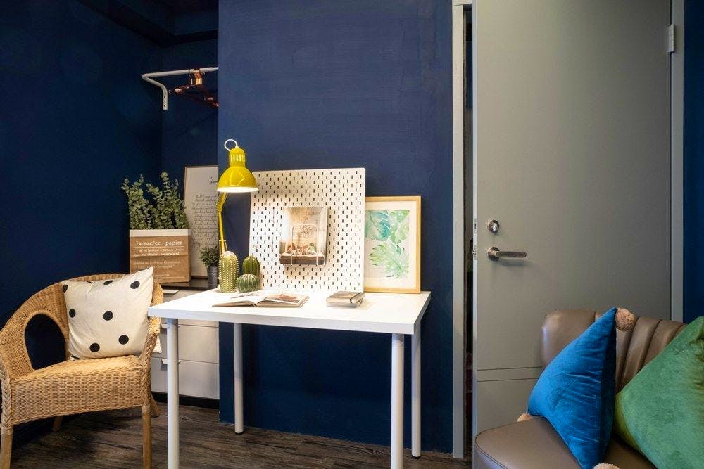 Room E - Single Room - Trendy Urban Style Apt. w/ Workspace - Gallery - 8