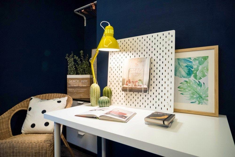 Room E - Single Room - Trendy Urban Style Apt. w/ Workspace - Gallery - 9