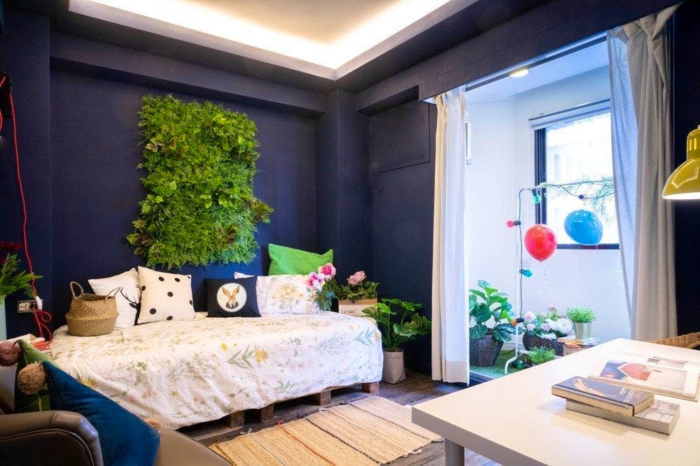 Room E - Single Room - Trendy Urban Style Apt. w/ Workspace - Gallery - 7