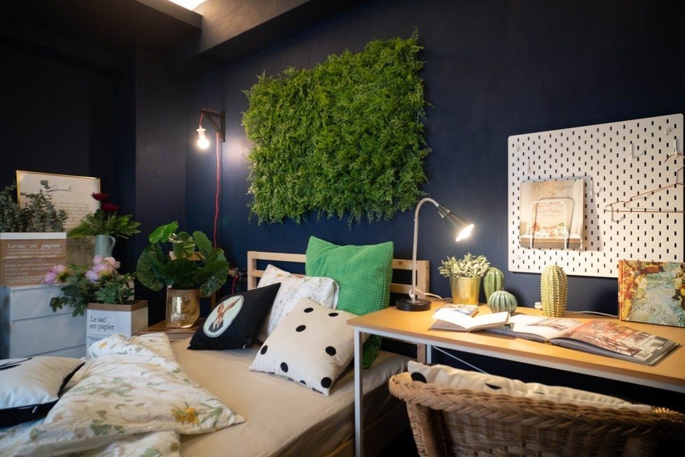 Room F - Deluxe Single Room - Trendy Urban Style Apt. w/ Workspace - Gallery - 14