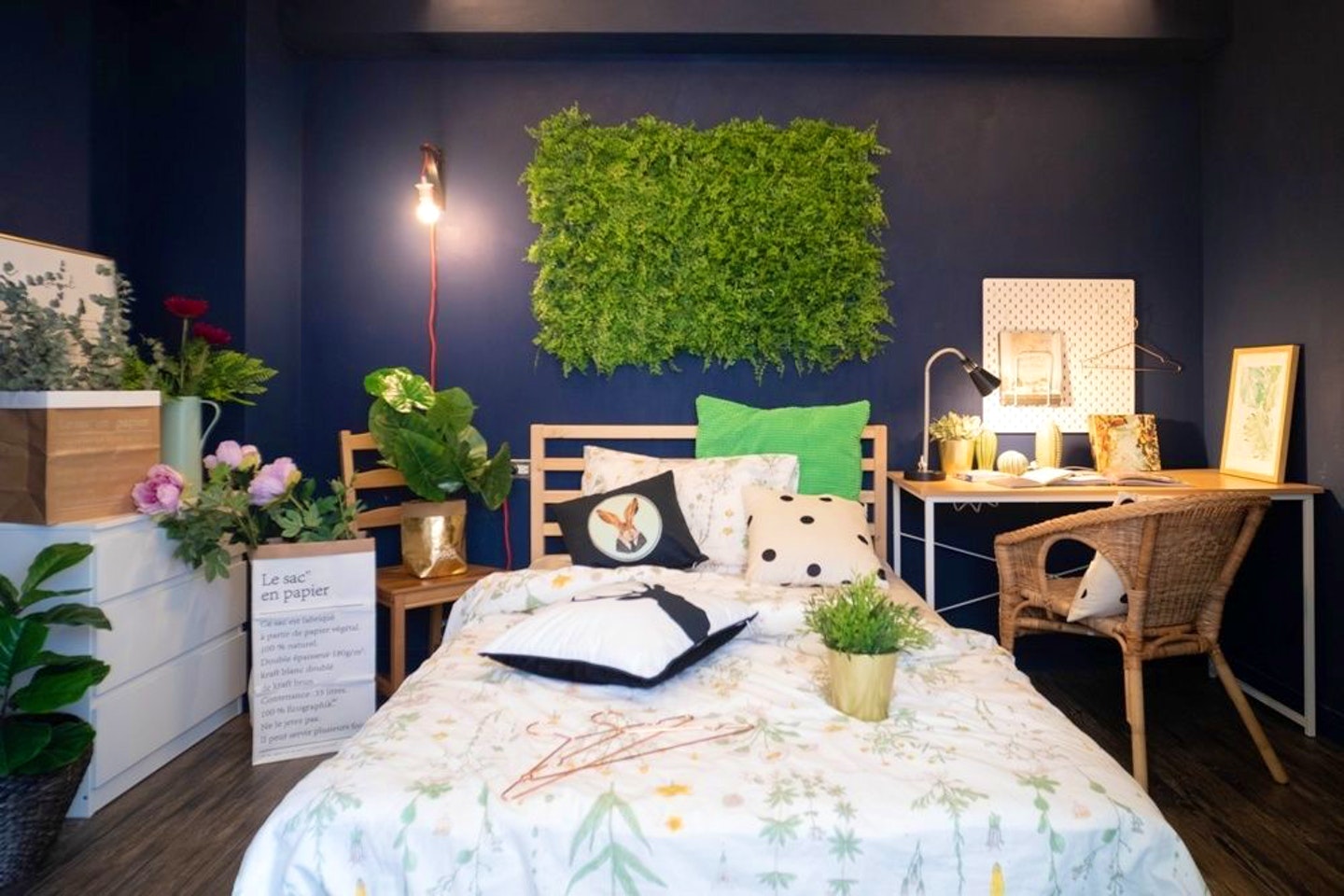 Room F - Deluxe Single Room - Trendy Urban Style Apt. w/ Workspace - Gallery - 1