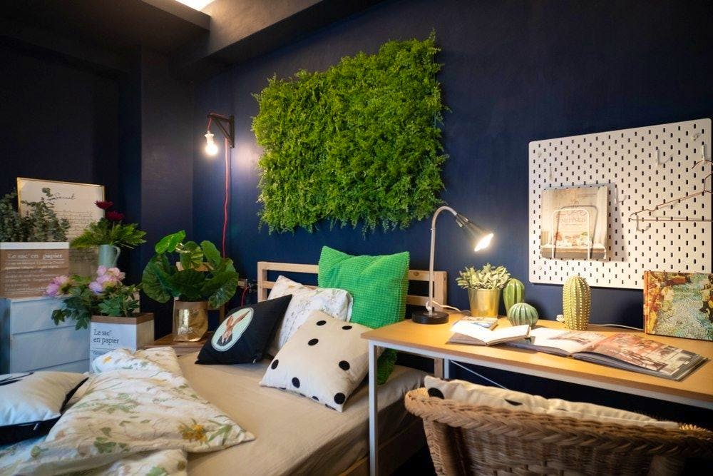 Room F - Deluxe Single Room - Trendy Urban Style Apt. w/ Workspace - Gallery - 10