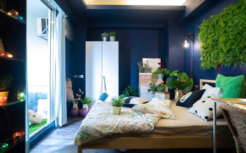 Room F - Deluxe Single Room - Trendy Urban Style Apt. w/ Workspace - Gallery - 11