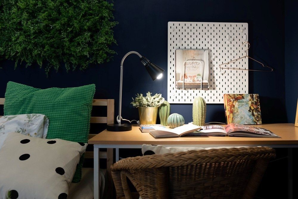 Room F - Deluxe Single Room - Trendy Urban Style Apt. w/ Workspace - Gallery - 16