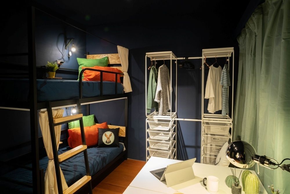 Room D - Bed In A 2-Bed Male Only Room - Trendy Urban Style Apt. w/ Workspace - Gallery - 13