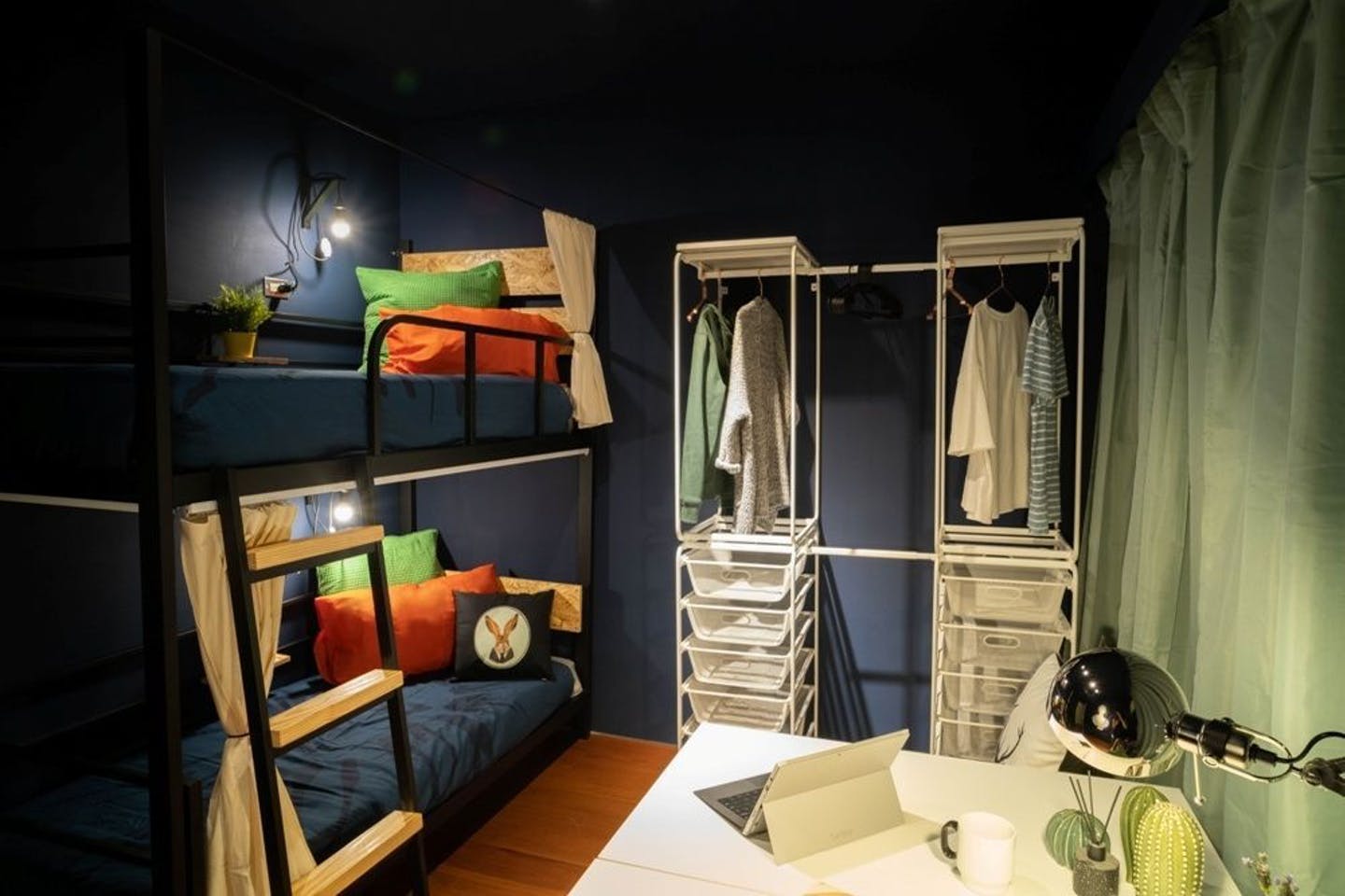 Room D - Bed In A 2-Bed Male Only Room - Trendy Urban Style Apt. w/ Workspace - Gallery - 1