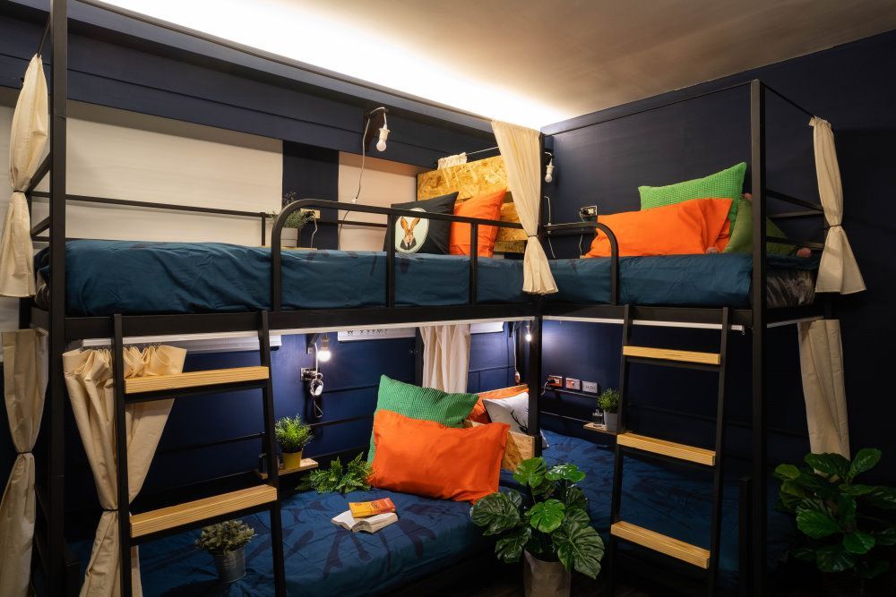 Room G - Bed In A 4-Bed Mixed Room - Trendy Urban Style Apt. w/ Workspace - Gallery - 10