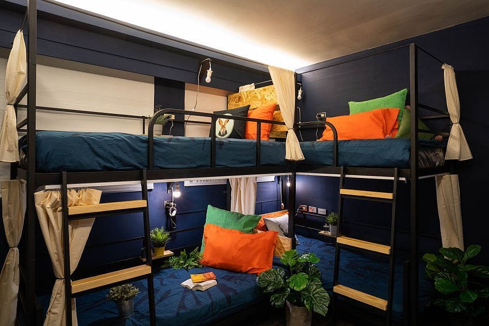 Room G - Bed In A 4-Bed Mixed Room - Trendy Urban Style Apt. w/ Workspace - Gallery - 13