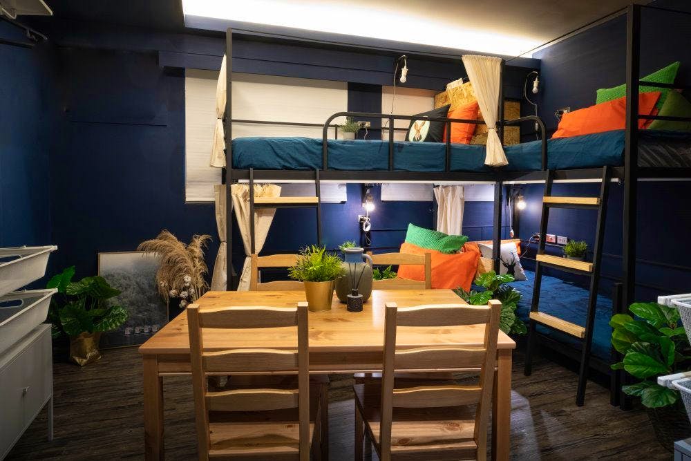 Room G - Bed In A 4-Bed Mixed Room - Trendy Urban Style Apt. w/ Workspace - Gallery - 9