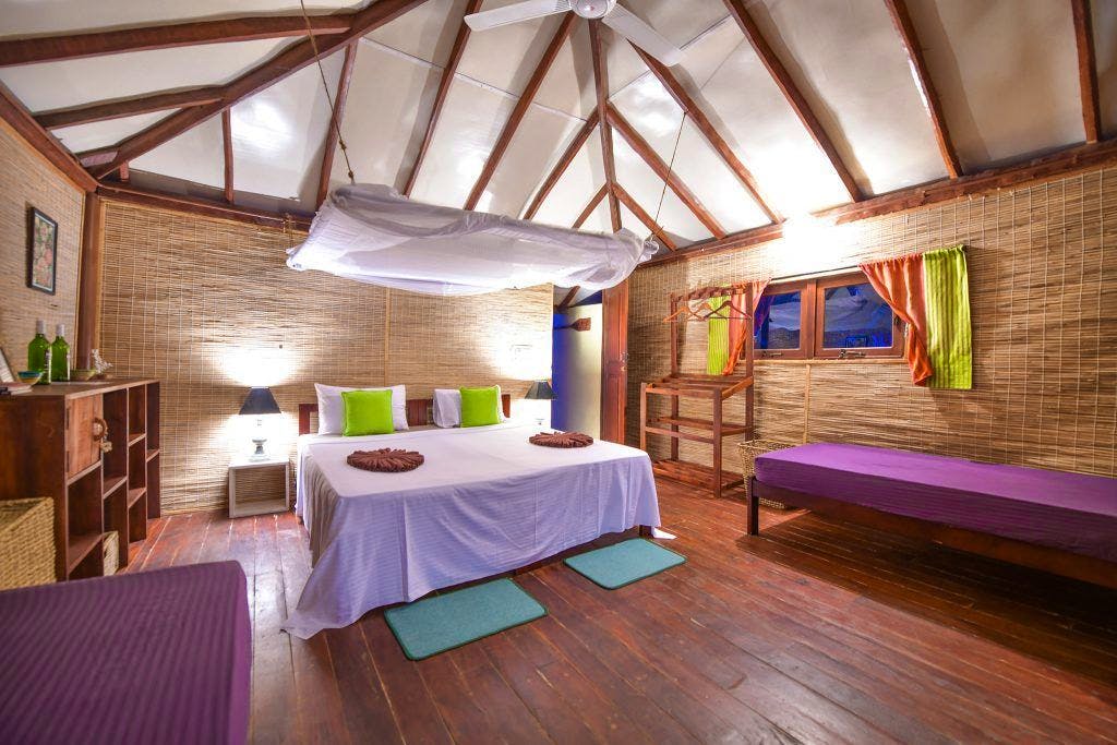 Private Lagoon Bungalow Full Board - Rural Airy w/ Coworking + Pool House - Gallery - 8