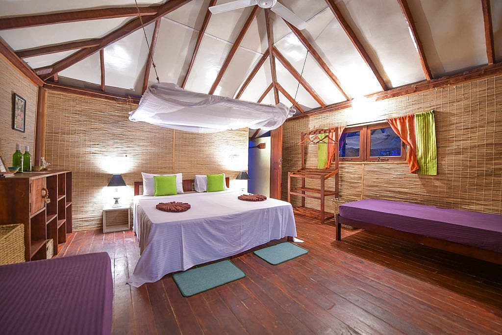 Private Lagoon Bungalow Full Board - Rural Airy w/ Coworking + Pool House - Gallery - 4