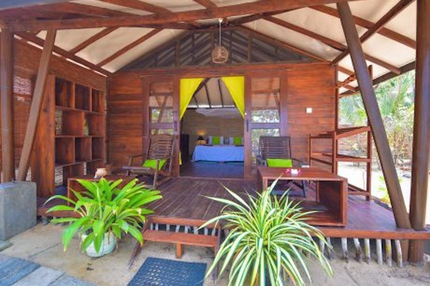 Private Lagoon Bungalow Full Board - Rural Airy w/ Coworking + Pool House - Gallery - 11