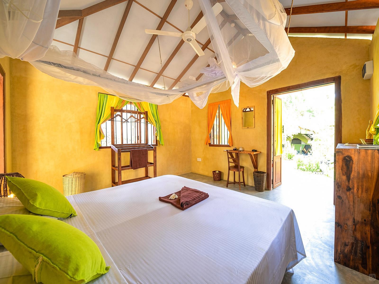 Private Garden View Bungalow W/ AC + Full Board - Rural Airy House w/ Coworking + Pool - Gallery - 9