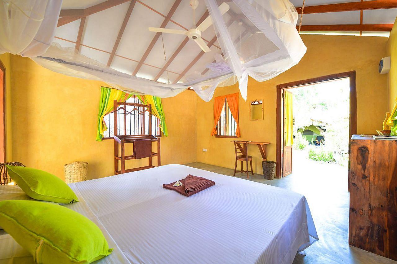 Private Garden View Bungalow W/ AC + Full Board - Rural Airy House w/ Coworking + Pool - Gallery - 11