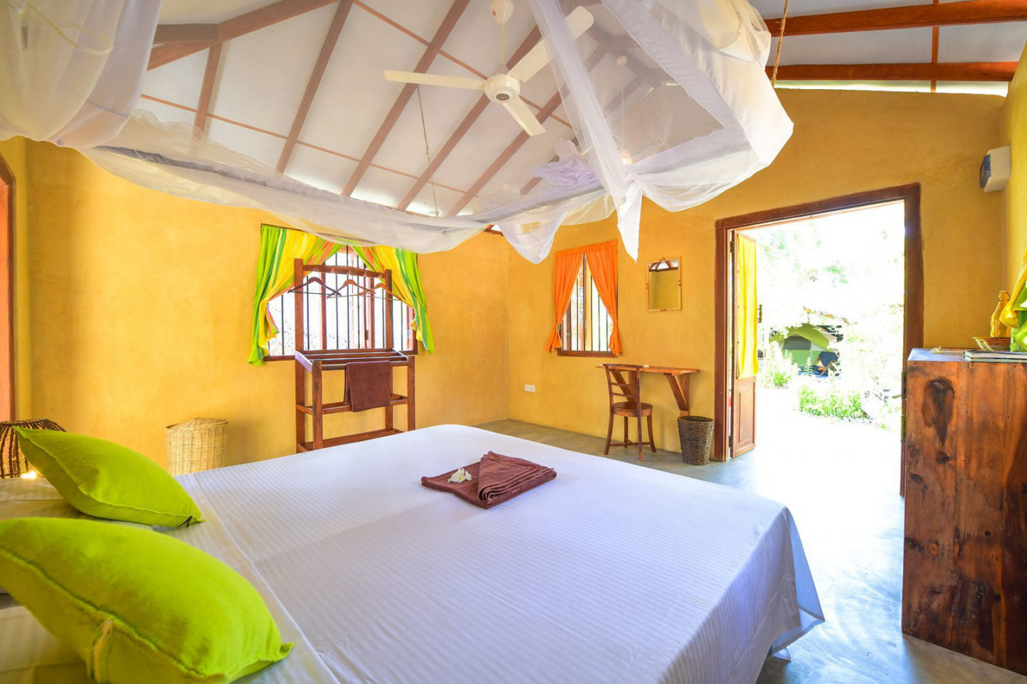 Private Garden Bungalow With AC - Rural Airy w/ Coworking + Pool House - Gallery - 10