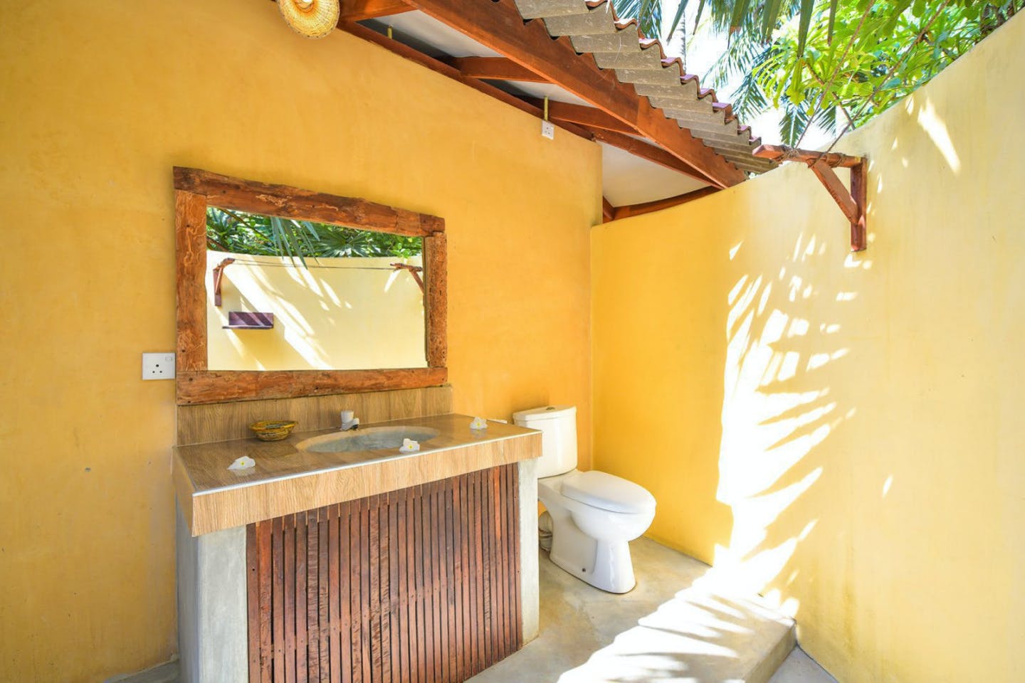 Private Garden Bungalow With AC - Rural Airy w/ Coworking + Pool House - Gallery - 1