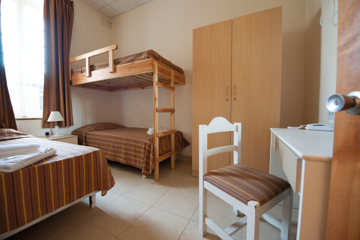 Bed In A 3-Bed Mixed Gender Room - 2