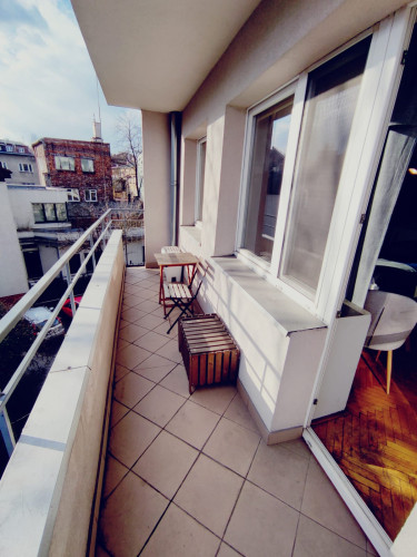 Sunny bedroom with balcony in center  - Gallery - 6