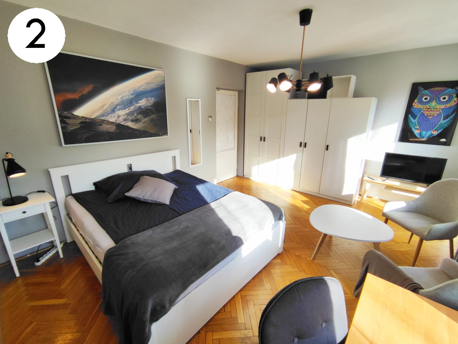 Sunny Bedroom With Balcony In Center - 10