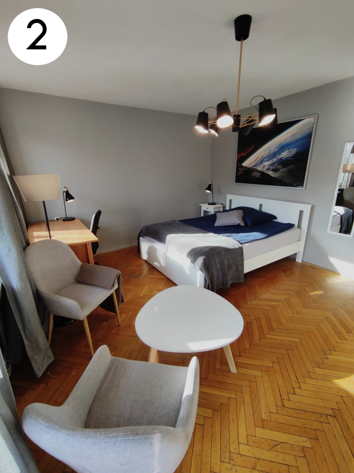 Sunny Bedroom With Balcony In Center - 9